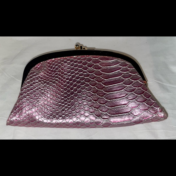 Deux Lux Pink Metallic Fold Over Clutch With Snap Closure.. New - Picture 7 of 15